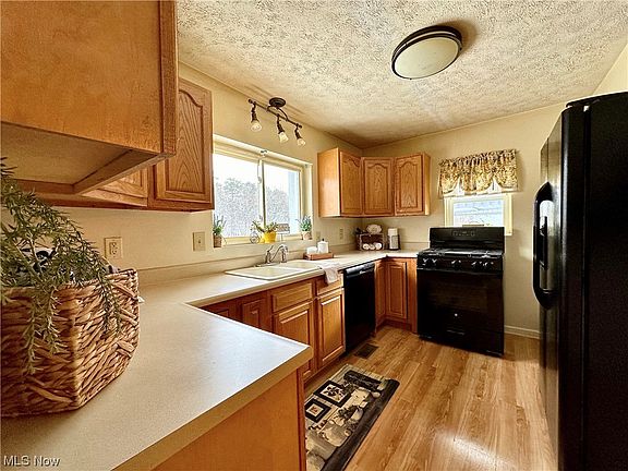 5th image of 120 Marlin St
