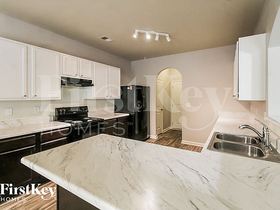 5th image of 44 Southwind Cir