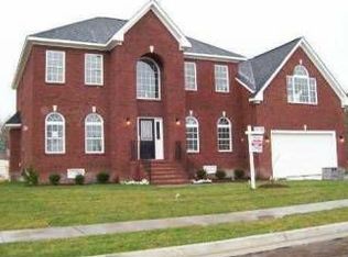 208 Castleberry Dr, Chesapeake, VA 23322