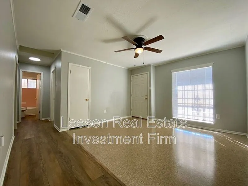 3 bed, 1.0 bath, 1019 sqft, $1,050 — Photo 4