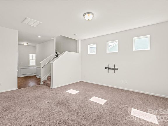 4th image of 329 Ox Bow Cir