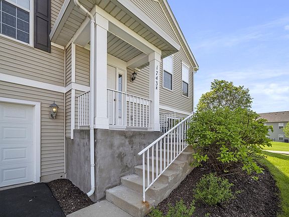 5th image of 1743 Fieldstone Dr N