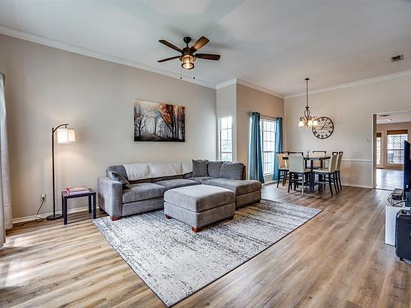5th image of 1817 Crescent Creek Ln