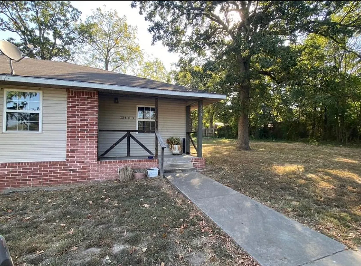 2 bed, 1.5 bath, $850 — Photo 1