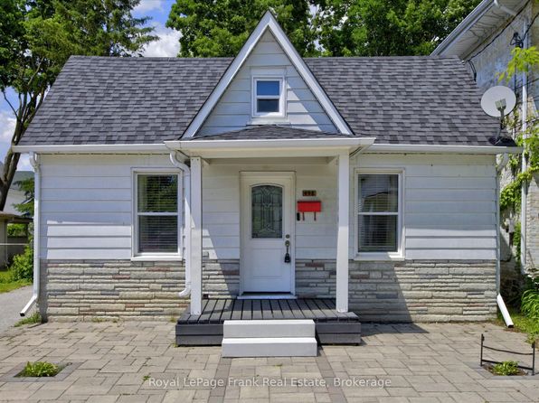 498 Hopkins Ave, Peterborough, ON K9H 2R8