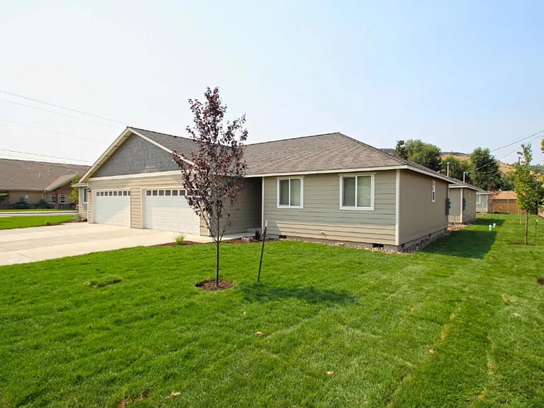 205 NW Meadow Lakes Dr — Photo 11