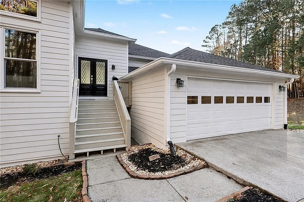 4 bed, 5.0 bath, 4270 sqft, $9,000 — Photo 3