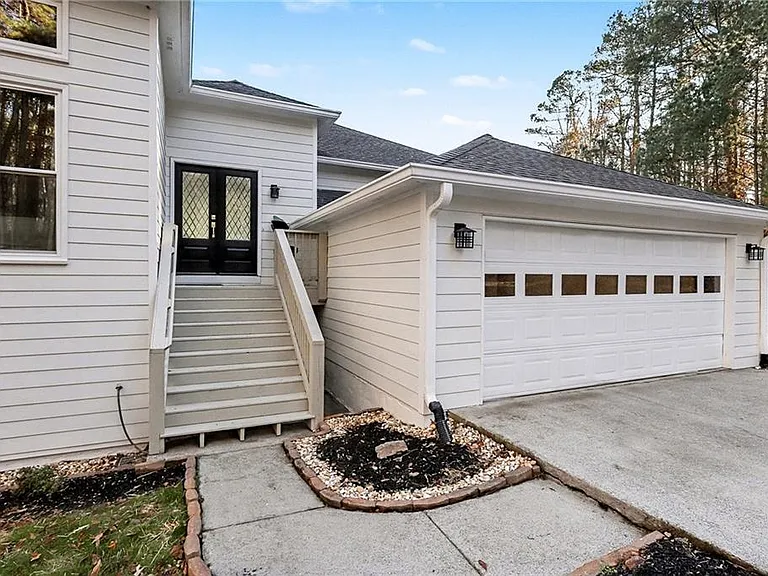 241 Nacoochee Dr — Photo 3