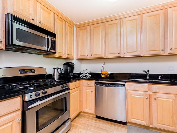 4th image of 3625 Oxford Ave APT 5B