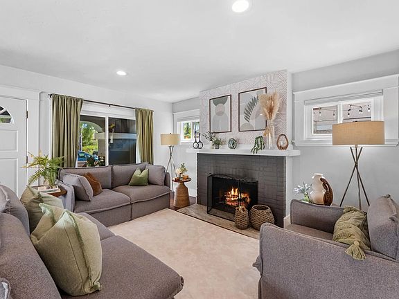 4th image of 4736-38 Kensington Dr