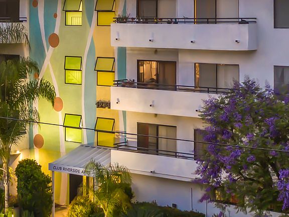 Apartments in Valley Village, CA Exterior Building View