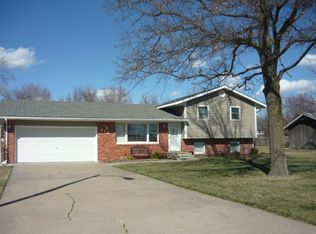 312 Park Rd, Hesston, KS 67062