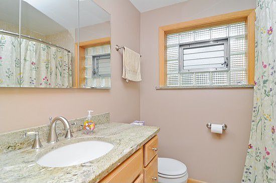 Upstairs full bath