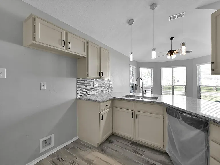 2306 Piddler Dr — Photo 13