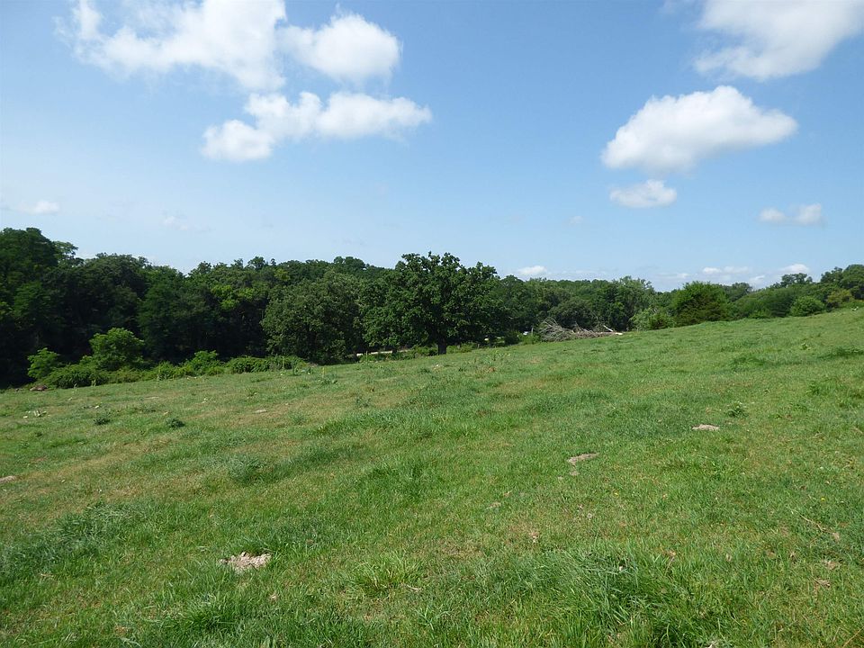 1st image of W Valley Rd