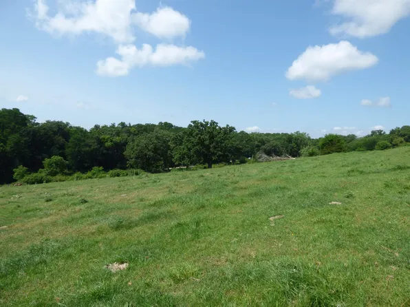 W Valley Rd, East Dubuque, IL 61025