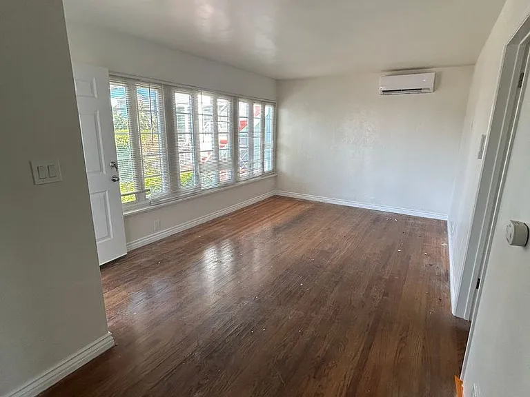 Bankers Hill One Bedroom — Photo 3