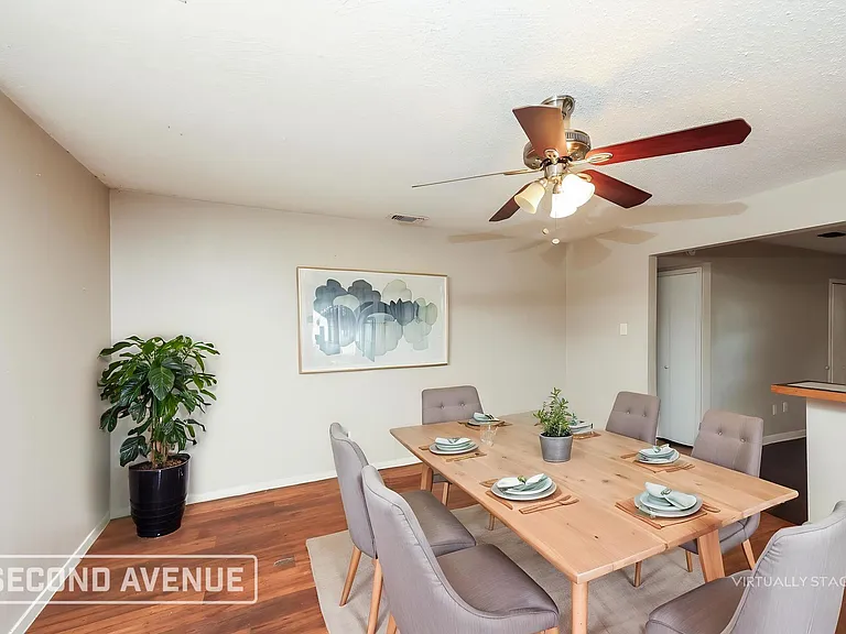 307 Halifax Ct — Photo 4