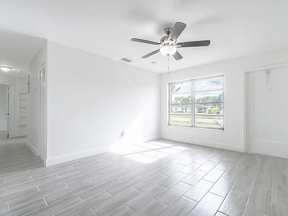 3rd image of 421 W Alverdez Avenue