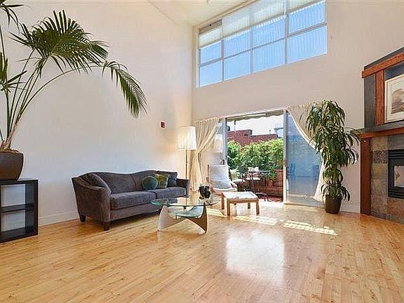 3rd image of 128 Morris St APT 4