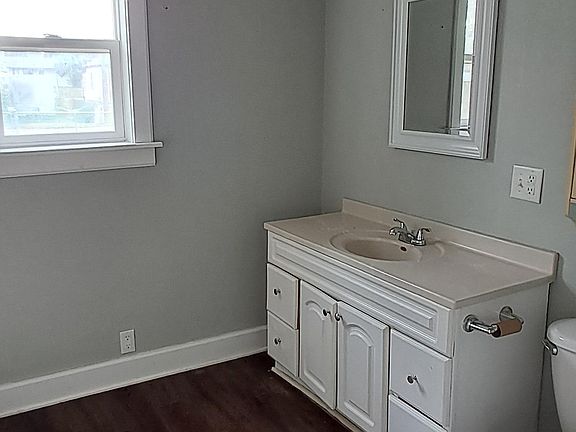 2nd image of 304 Alabama St