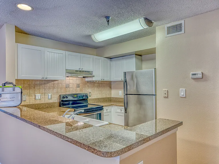 Palm Cove Apartments — Photo 37