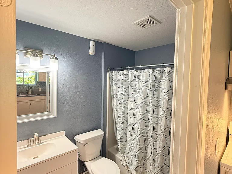 3108 Oakland Ave — Photo 10