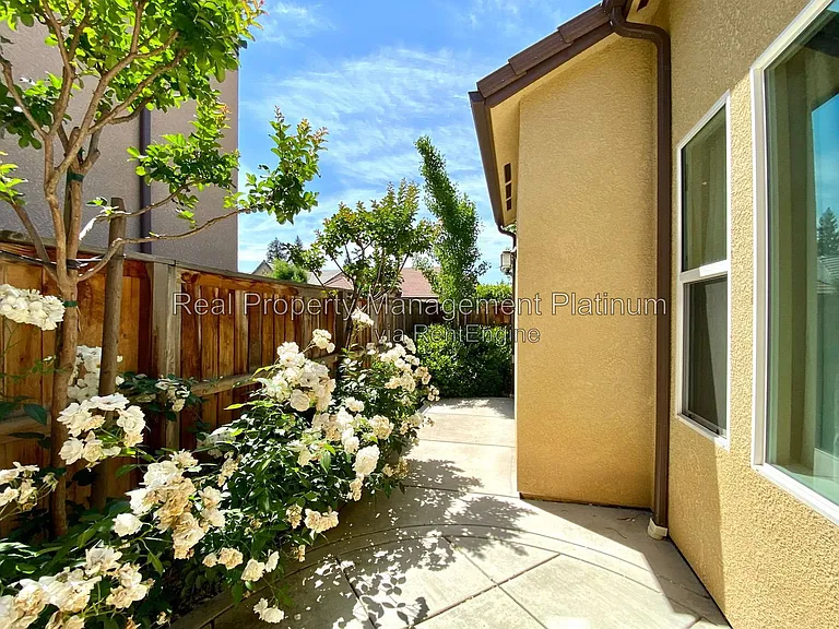 2141 W Juliet Way — Photo 8