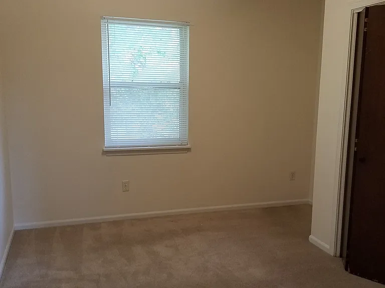 746 Demaret Dr — Photo 3