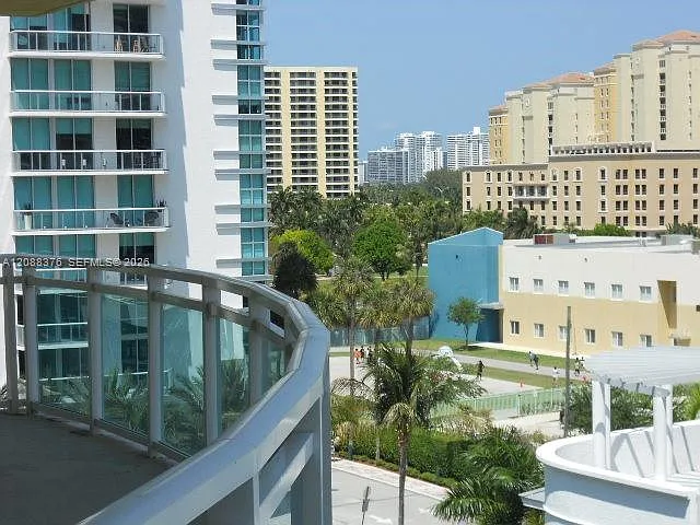 Eastside At Aventura Cond — Photo 2
