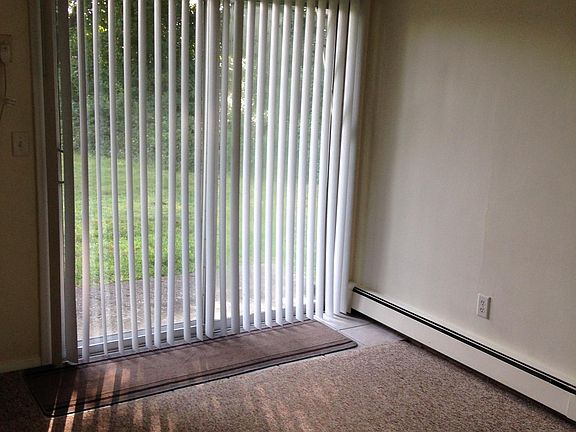 4th image of 52715 35 1/2 St APT 5