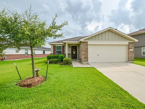 3rd image of 15927 Arapaho Bend Ln