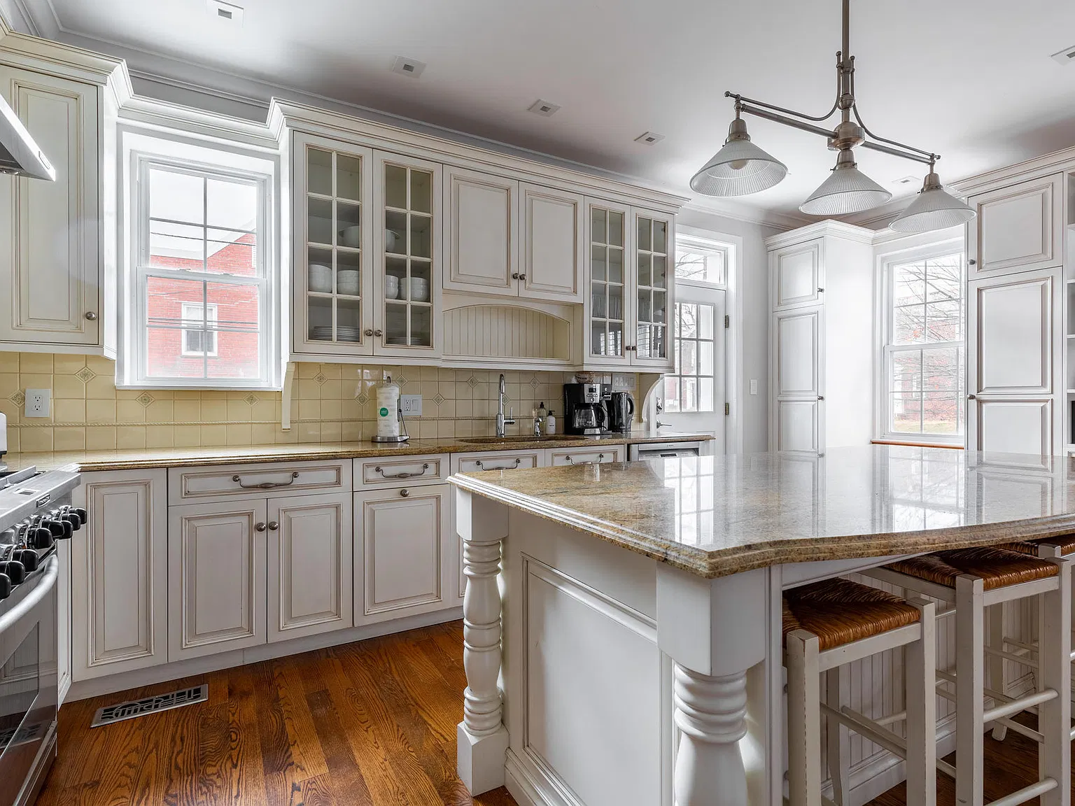 5 bed, 3000 sqft, $7,800 — Photo 4
