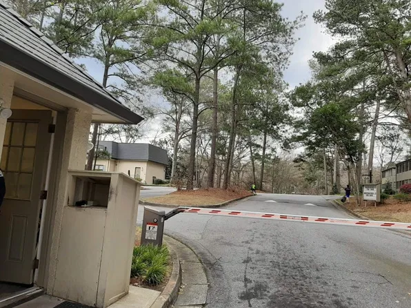 27 Glenald Way NW, Atlanta, GA 30327