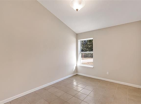 4th image of 156 Shadow Oak Dr