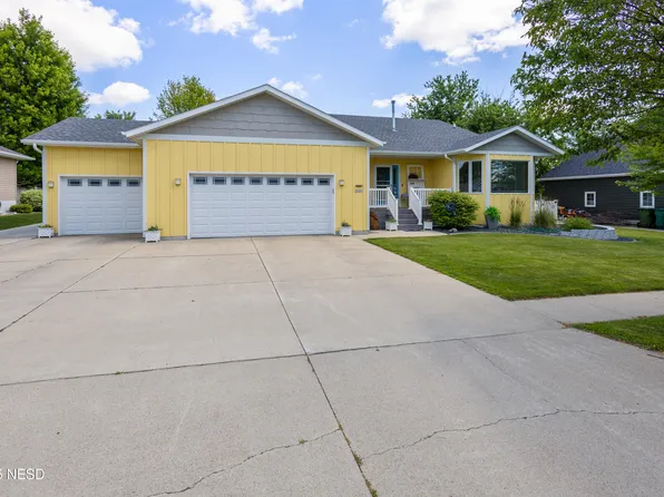 1306 13th St NE, Watertown, SD 57201