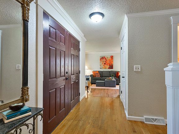 716 Locust St Windsor CO 80550-large-052-55-Entryway-1498x1000-72dpi.jpg