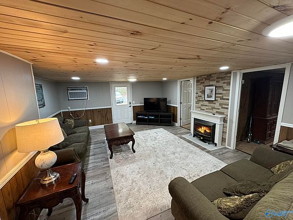 3rd image of 3180 Shady Grove Rd