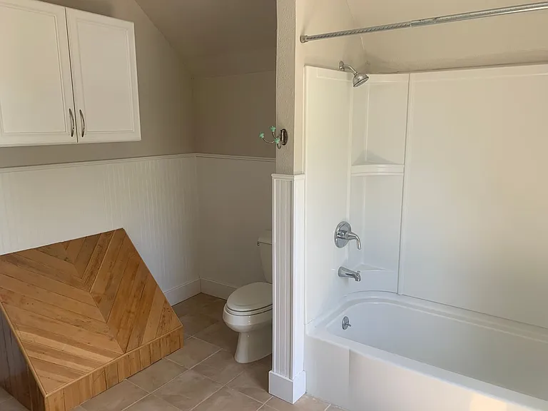 606 W 10th Ave — Photo 18