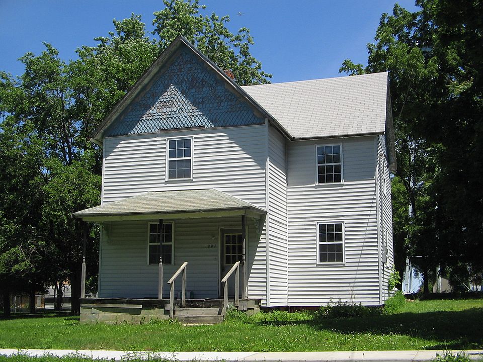 2nd image of 207 E Washington St
