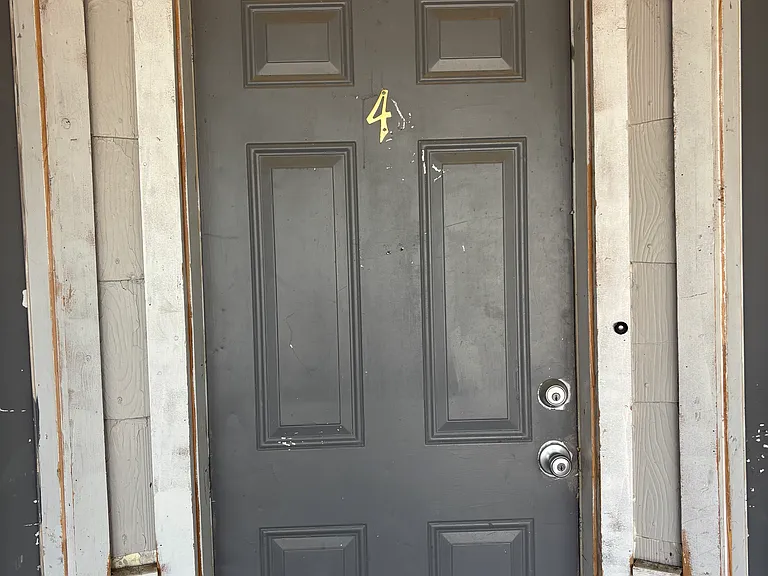 1375 S Broadway St #4 — Photo 1