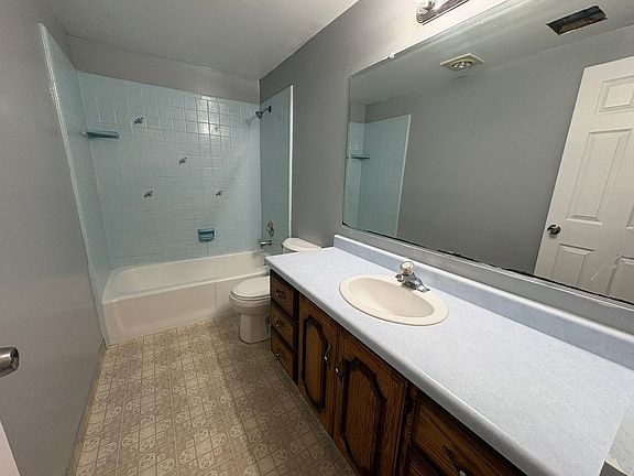 5th image of 85 W Cherry Ave #B