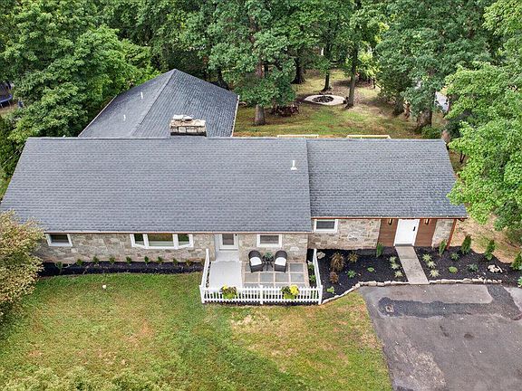 4th image of 315 Quarry Rd