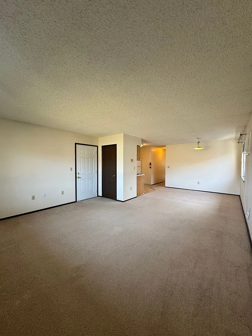 500 W 12th Ave — Photo 3