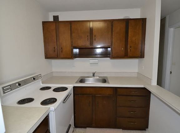 2nd image of 2740 N Pine Grove Ave #E7