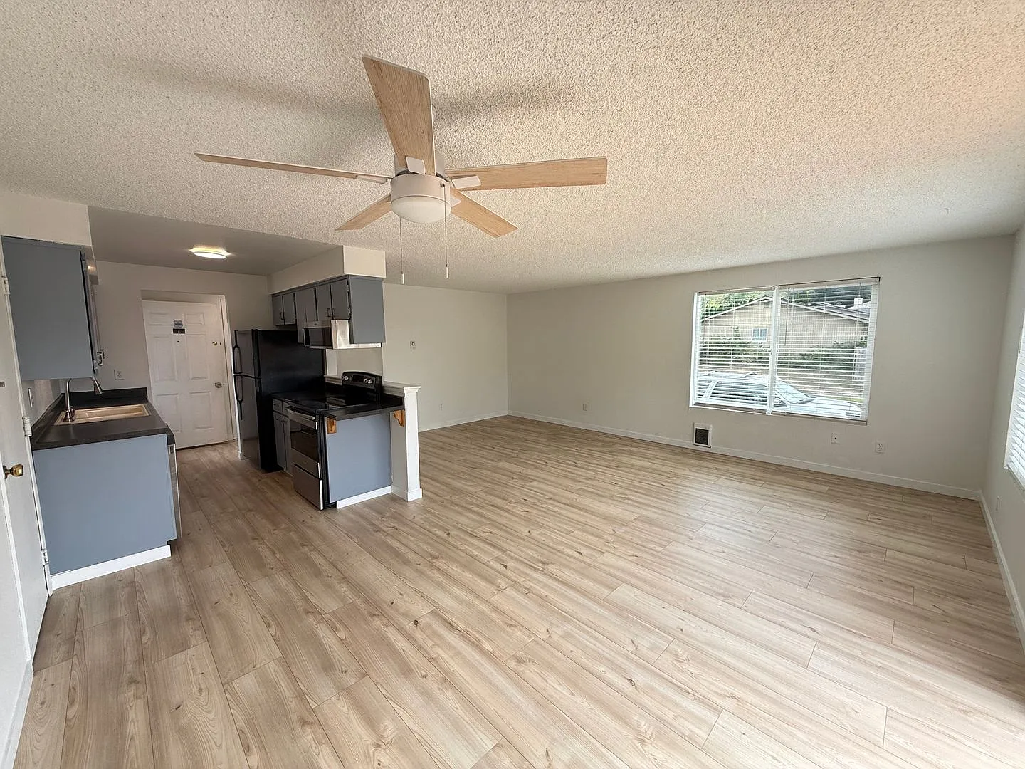 Cute Spacious Rambler in South Tacoma — Photo 4