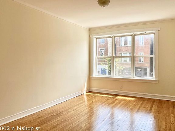4th image of 802 N Bishop St #1711