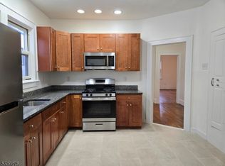 27 Cleveland Ave, Newark, NJ 07106