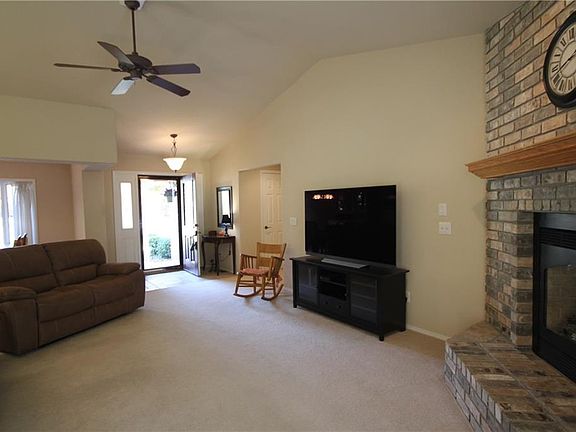 3rd image of 21 Beaty Ln
