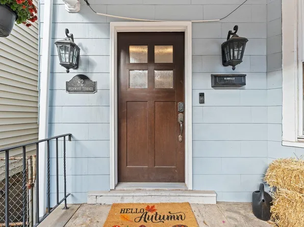 82 Highwood Terrace image 3 of 29